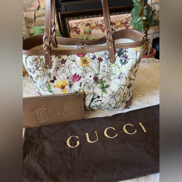 EUC Like new GUCCI FLORA GARDEN TOTE - Picture 2 of 16